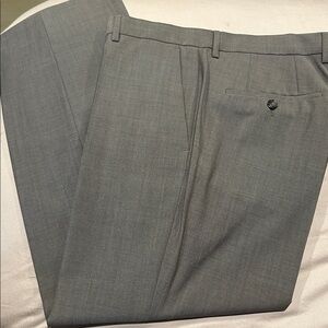 Hugo Boss beige Flat Front Trousers Sz 34R